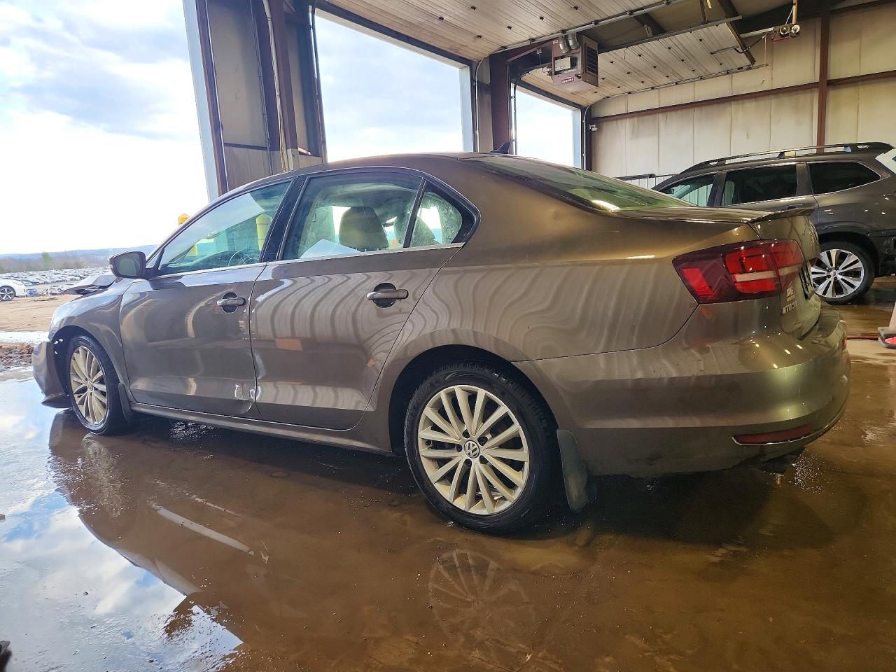 2016 VOLKSWAGEN JETTA SEL photo 2