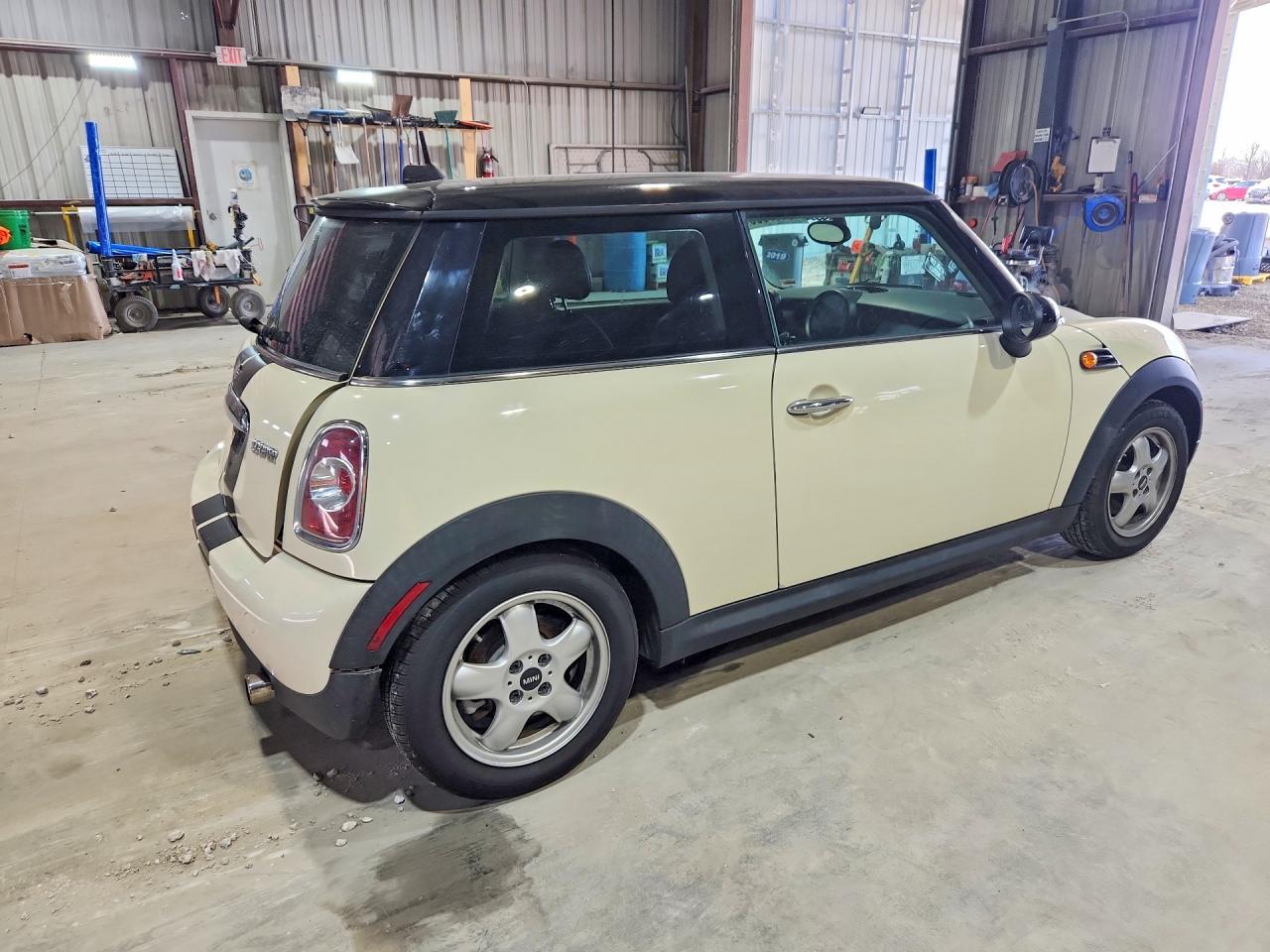 2011 MINI COOPER photo 5
