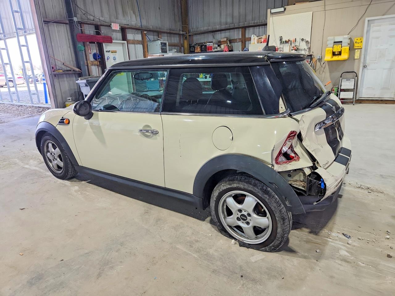 2011 MINI COOPER photo 3