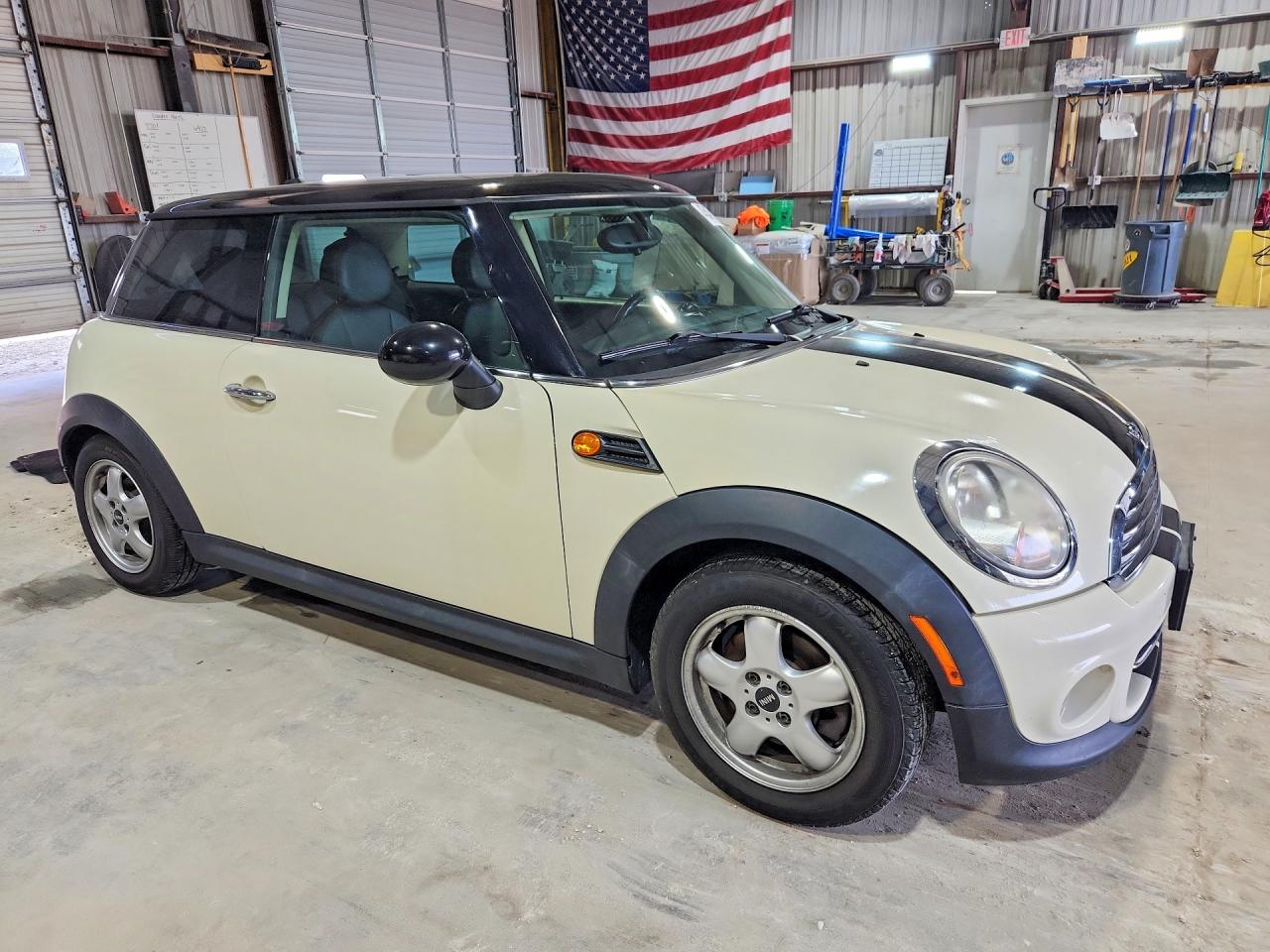 2011 MINI COOPER photo 7