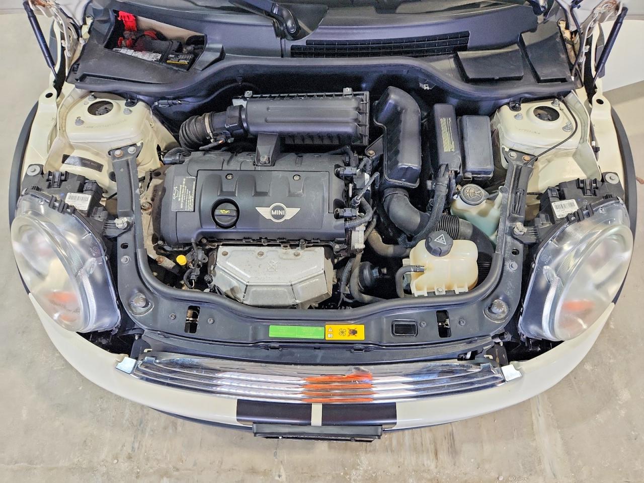 2011 MINI COOPER photo 23