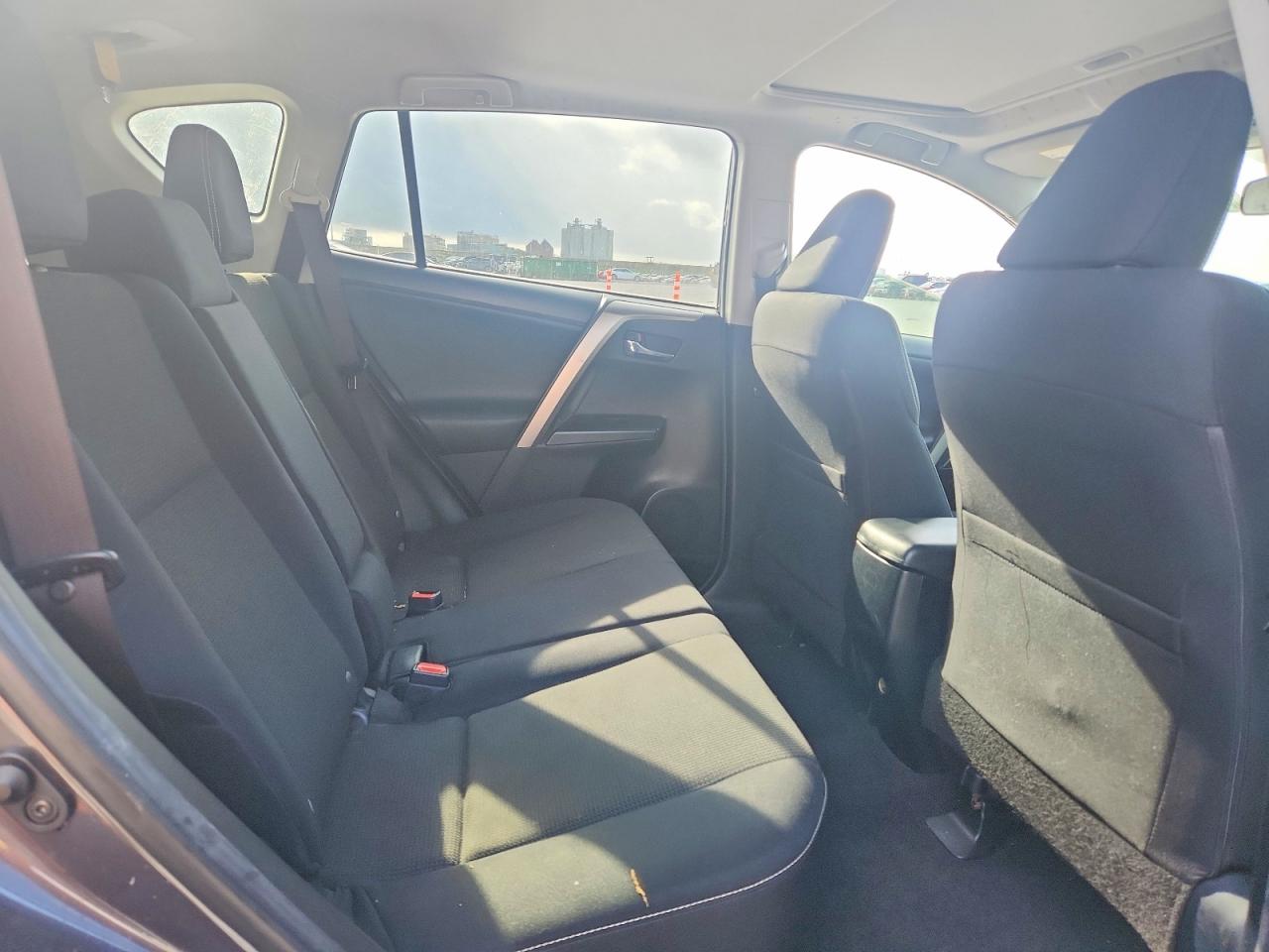 2016 TOYOTA RAV4 XLE photo 21