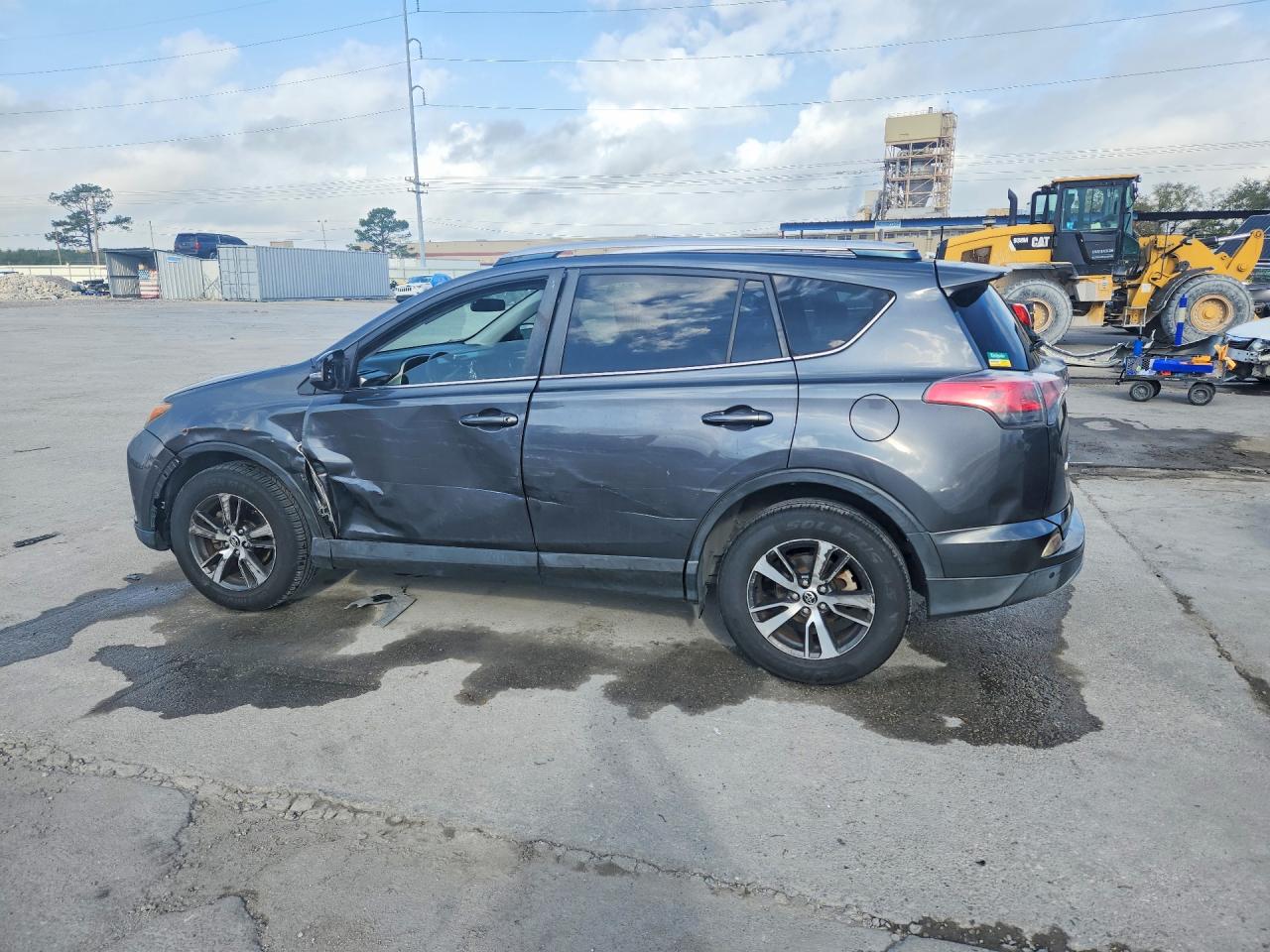 2016 TOYOTA RAV4 XLE photo 3