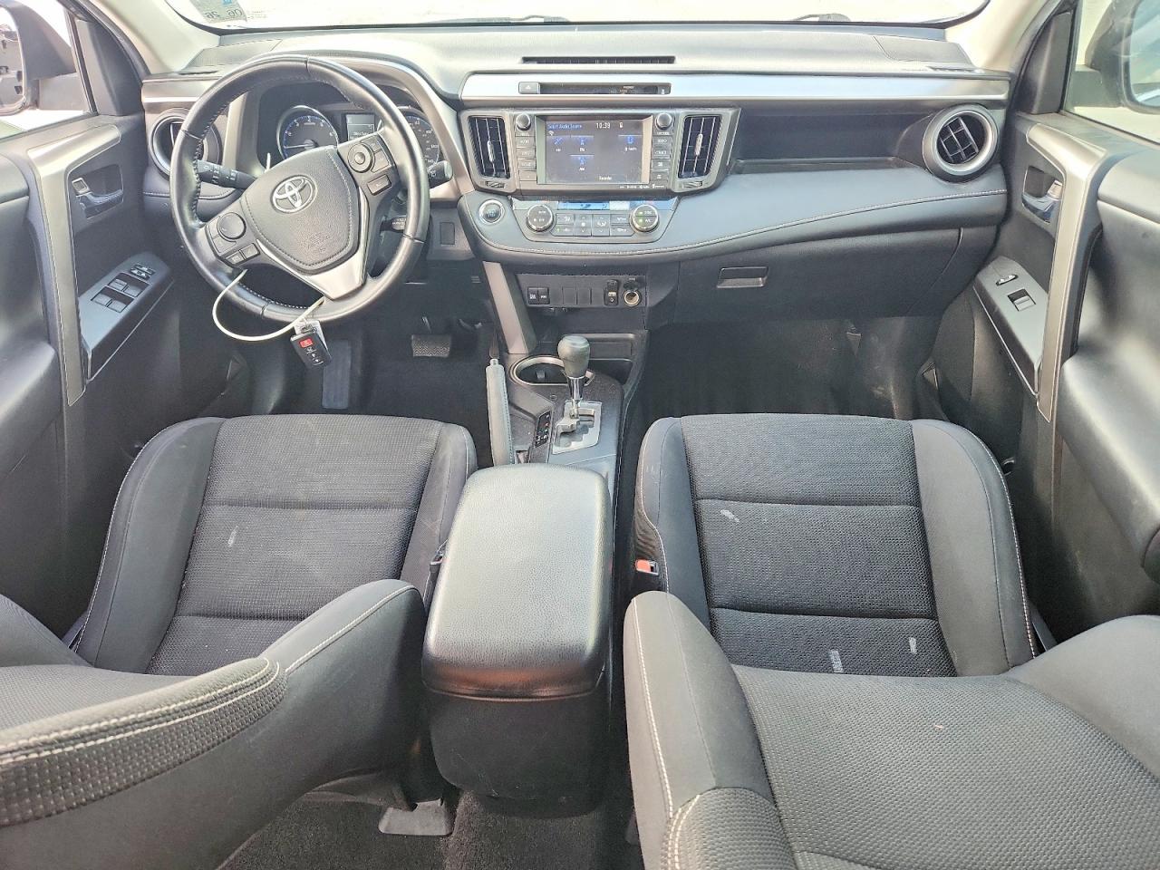 2016 TOYOTA RAV4 XLE photo 15