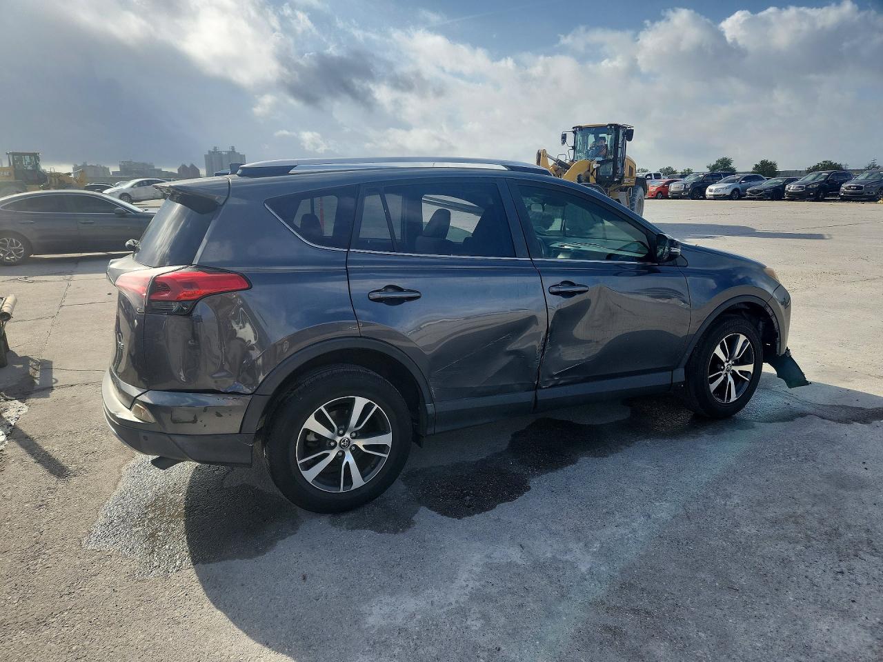 2016 TOYOTA RAV4 XLE photo 5