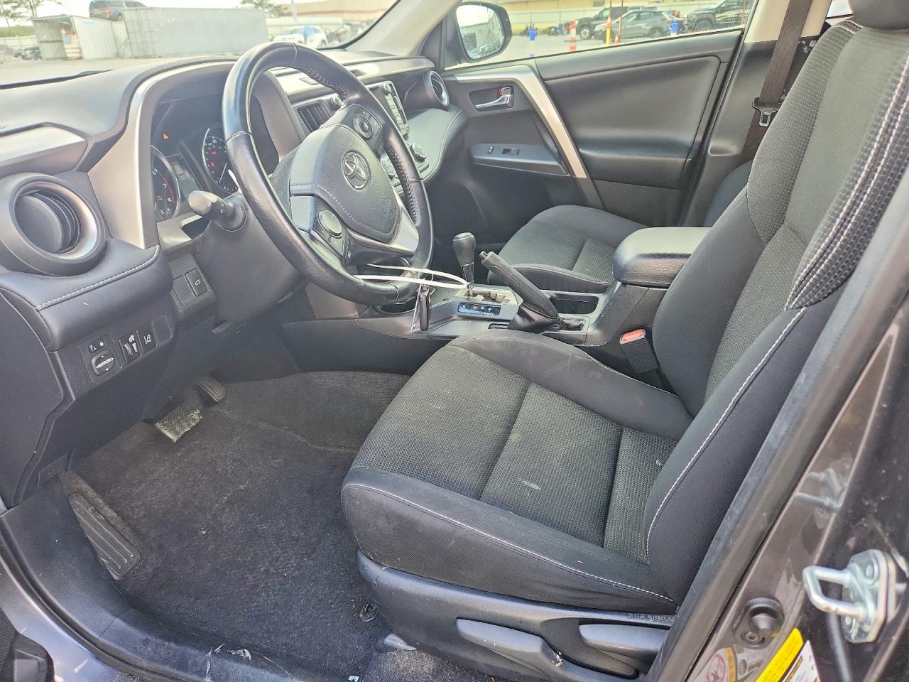 2016 TOYOTA RAV4 XLE photo 13