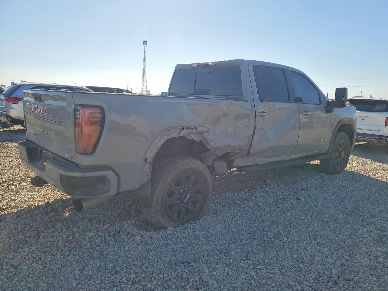 2025 GMC SIERRA K2500 AT4 photo 5