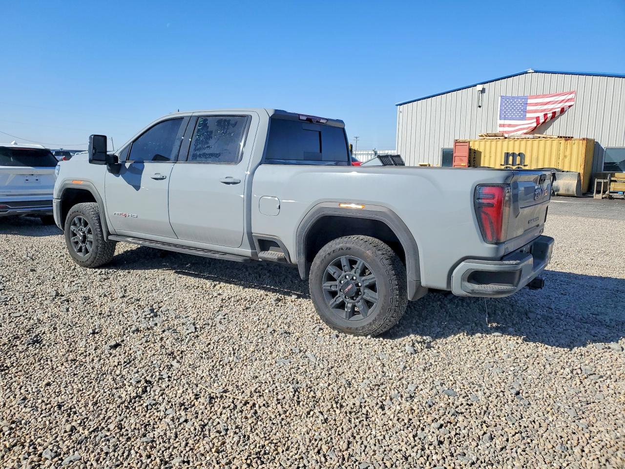 2025 GMC SIERRA K2500 AT4 photo 3