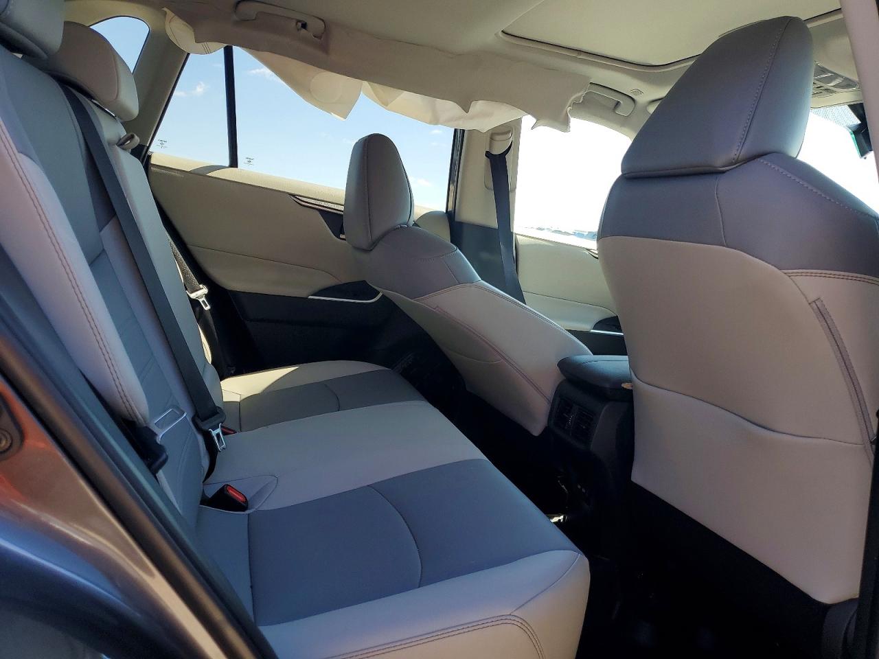 2024 TOYOTA RAV4 XLE PREMIUM photo 10