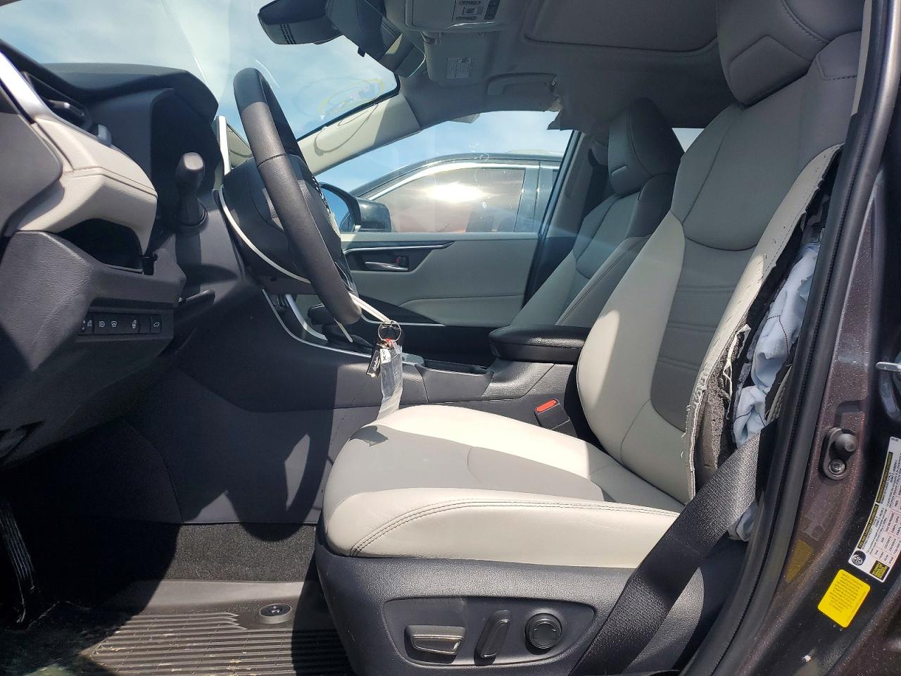 2024 TOYOTA RAV4 XLE PREMIUM photo 7