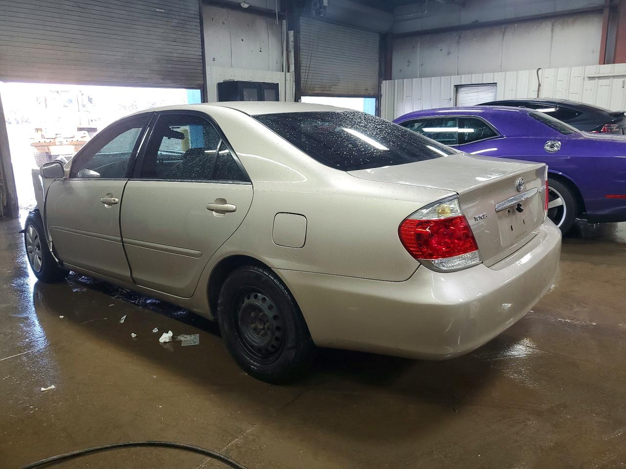 2005 TOYOTA CAMRY LE photo 2
