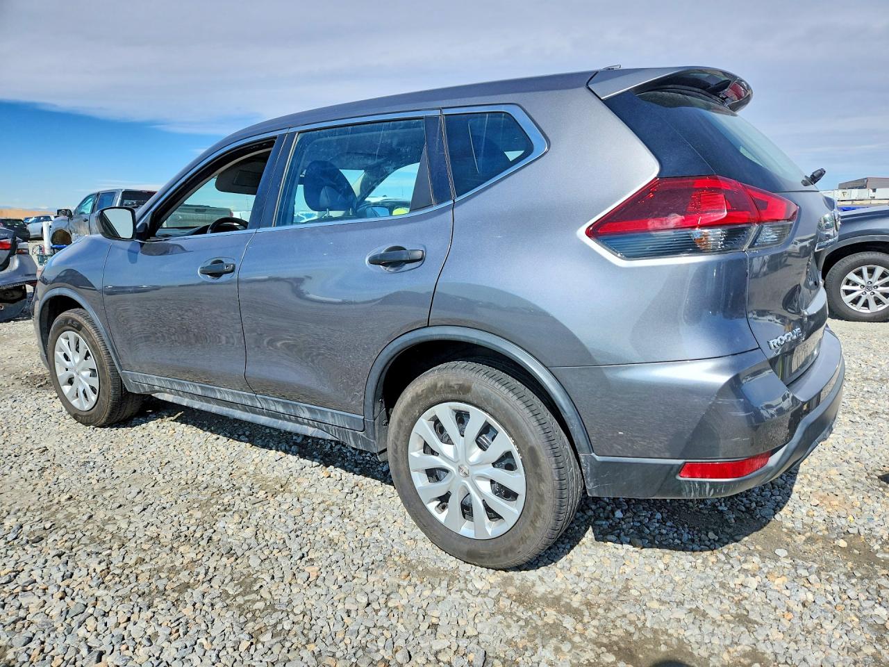 2019 NISSAN ROGUE S photo 3