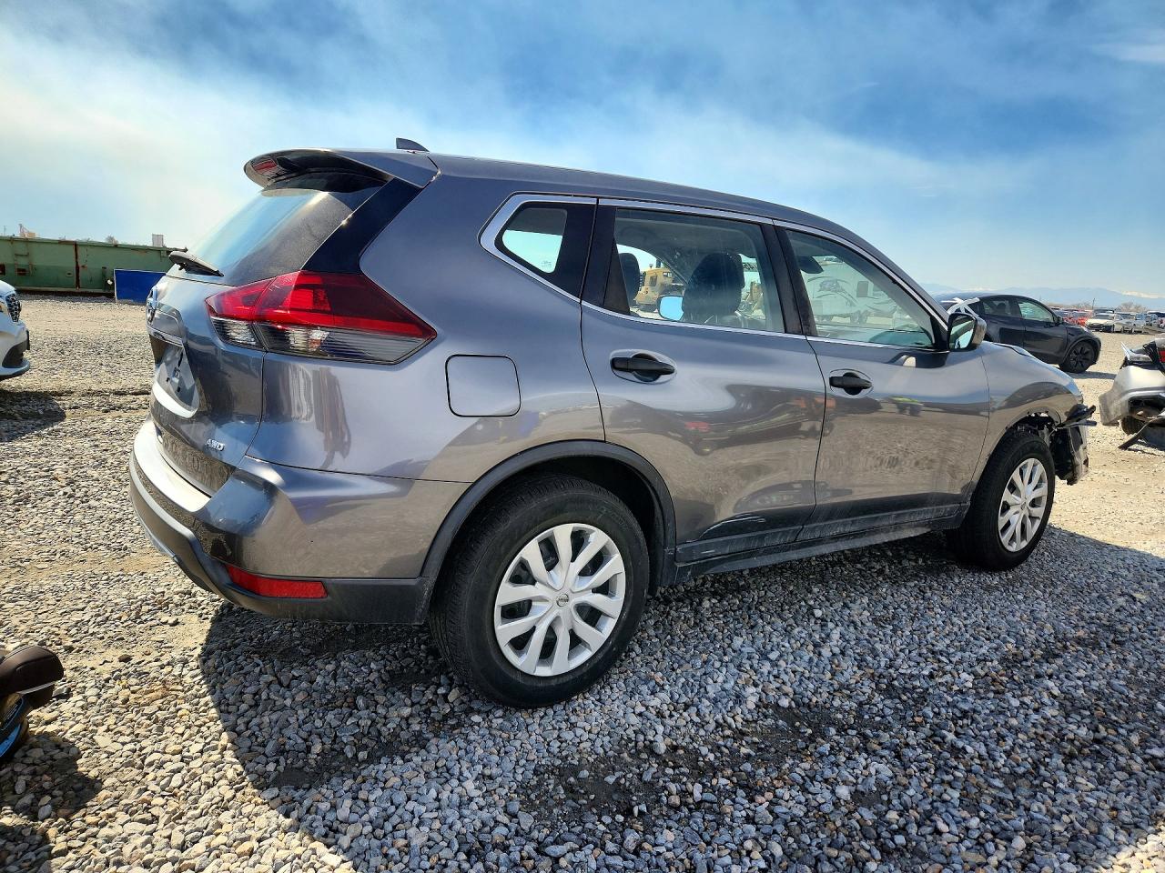 2019 NISSAN ROGUE S photo 5