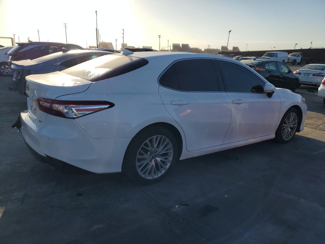 2018 TOYOTA CAMRY photo 5