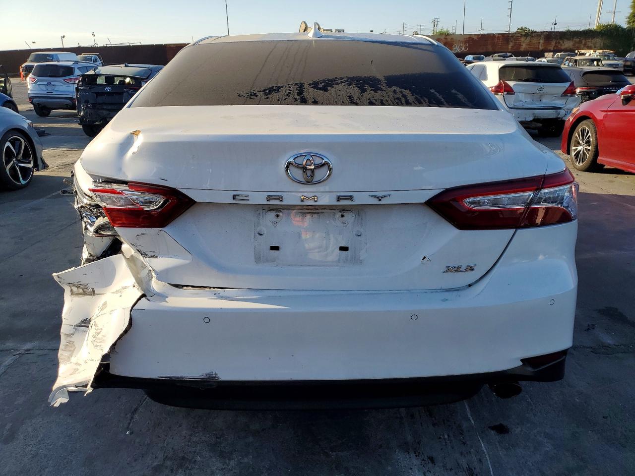 2018 TOYOTA CAMRY photo 11