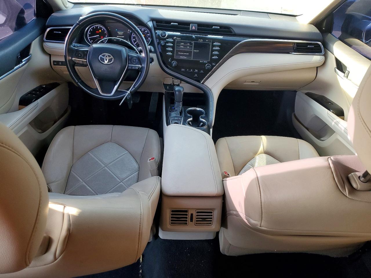 2018 TOYOTA CAMRY photo 15