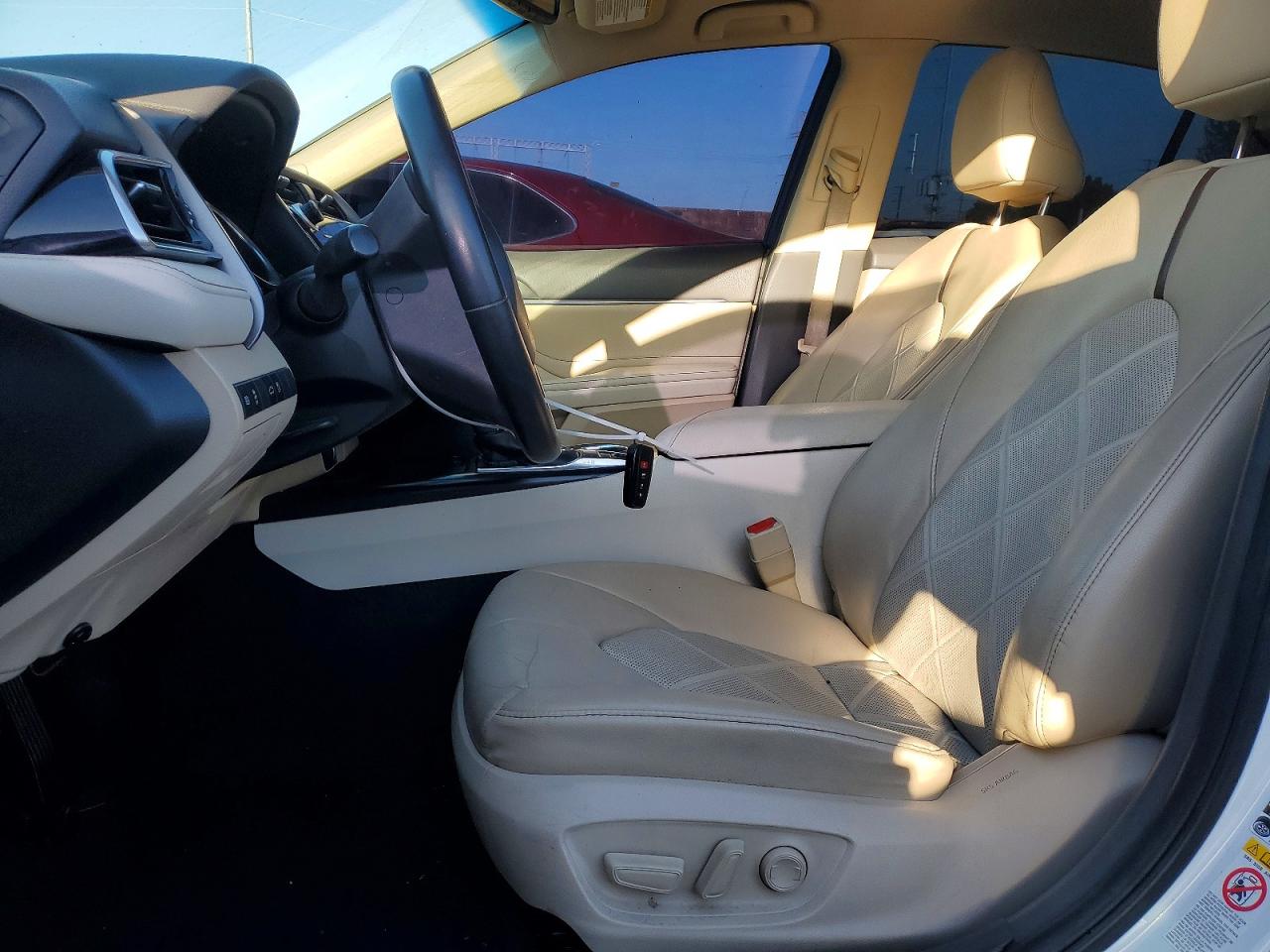 2018 TOYOTA CAMRY photo 13