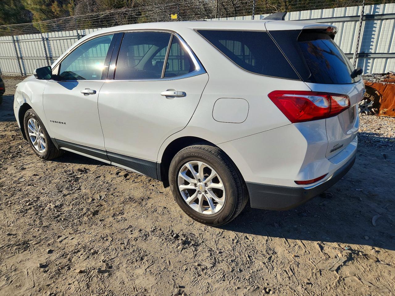 2018 CHEVROLET EQUINOX LT photo 2