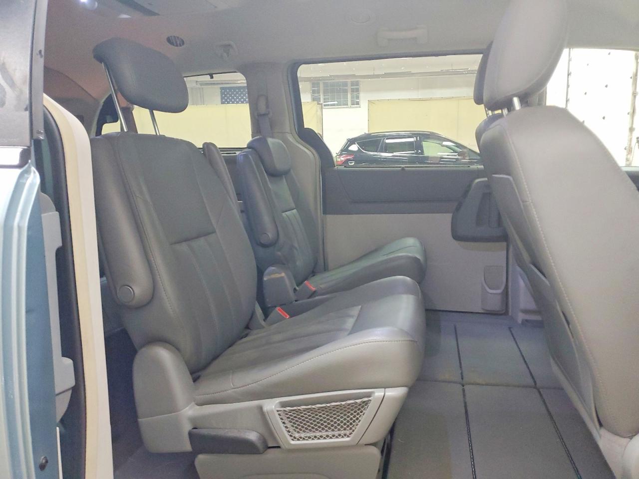 2008 CHRYSLER TOWN & COUNTRY TOURING photo 11