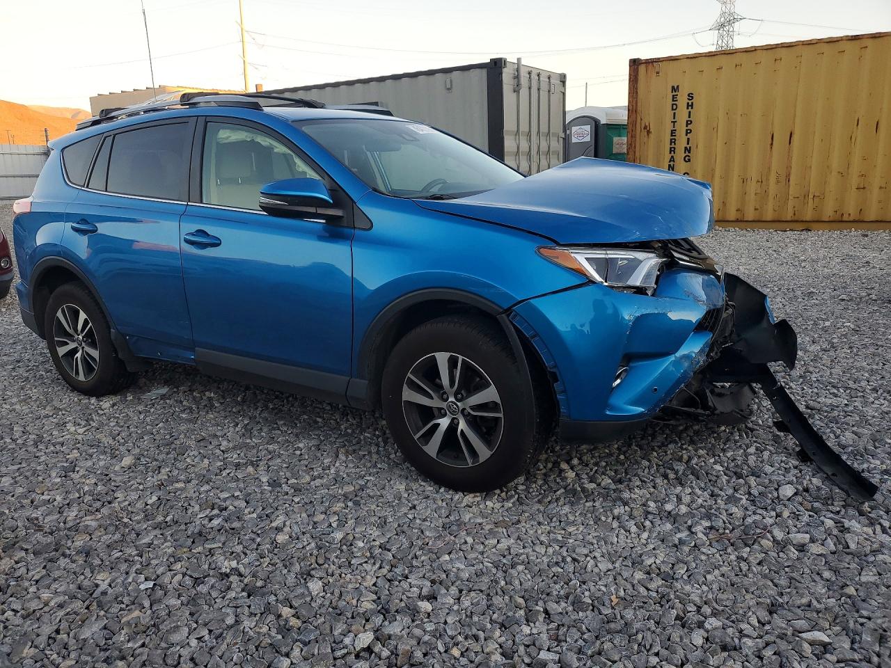 2017 TOYOTA RAV4 XLE photo 4
