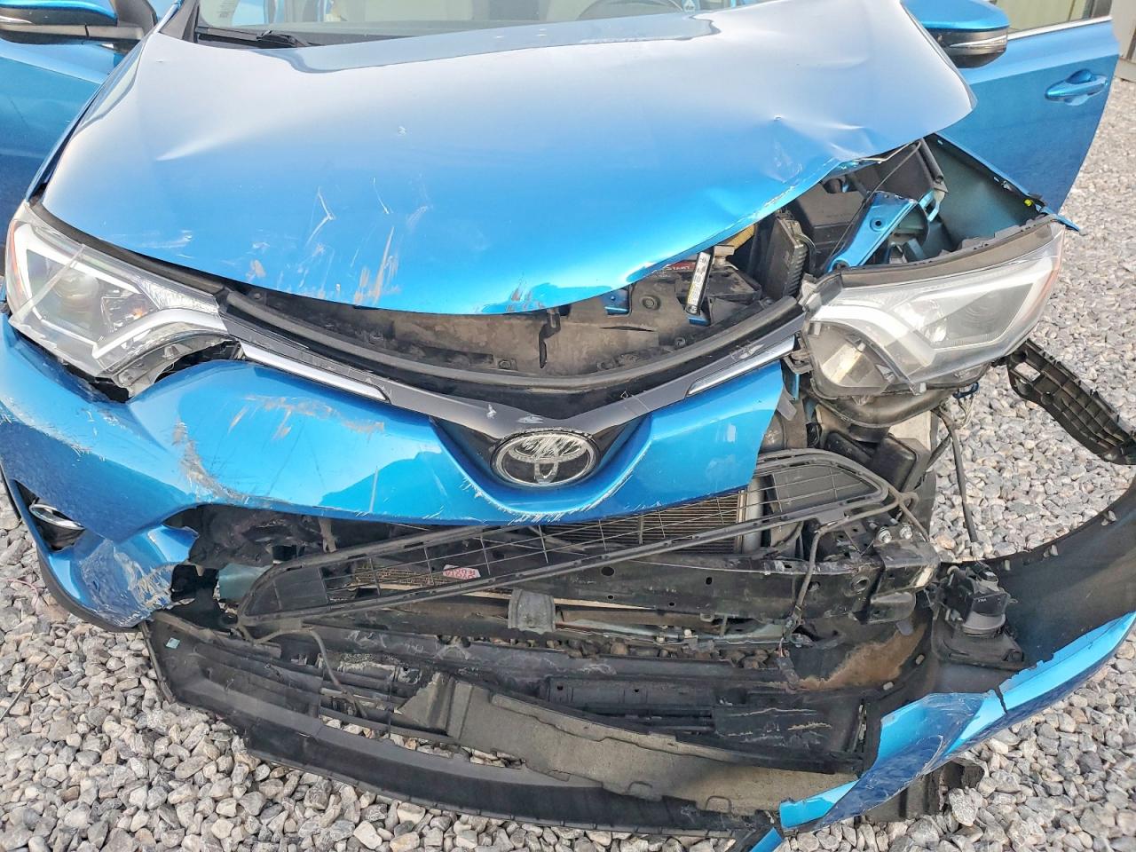 2017 TOYOTA RAV4 XLE photo 11