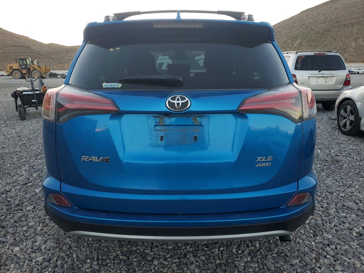 2017 TOYOTA RAV4 XLE photo 6