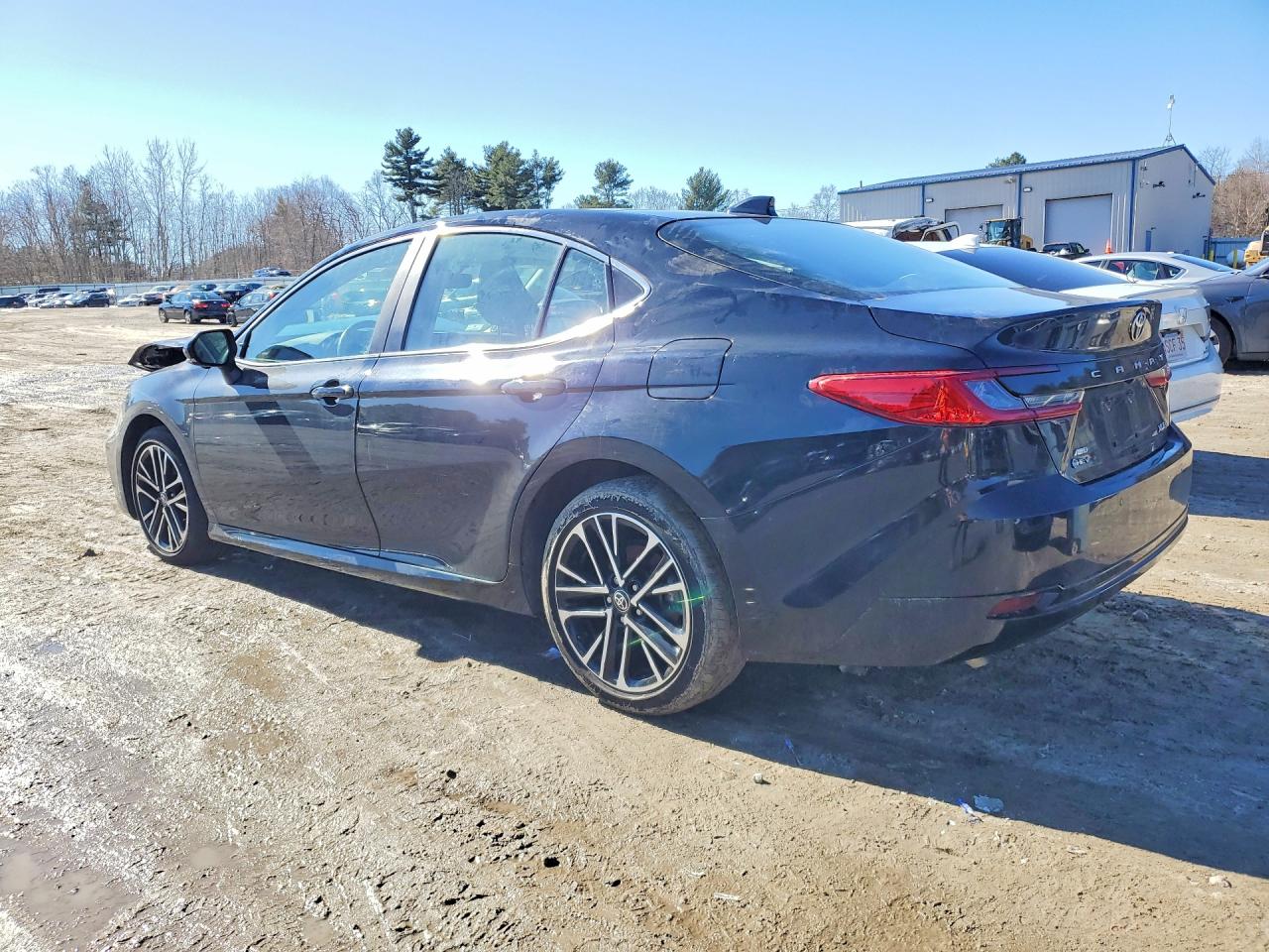 2025 TOYOTA CAMRY XLE photo 3
