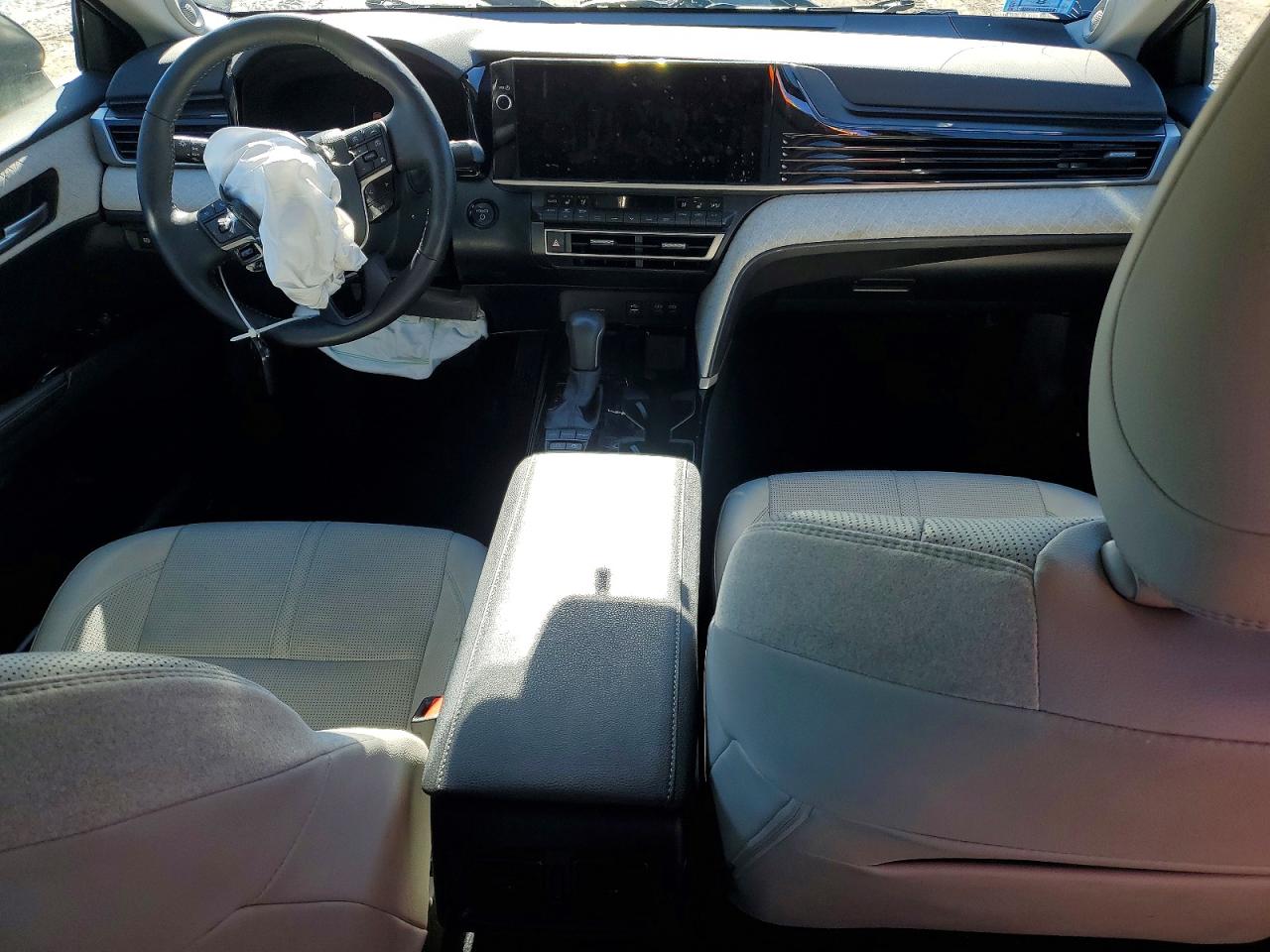 2025 TOYOTA CAMRY XLE photo 15