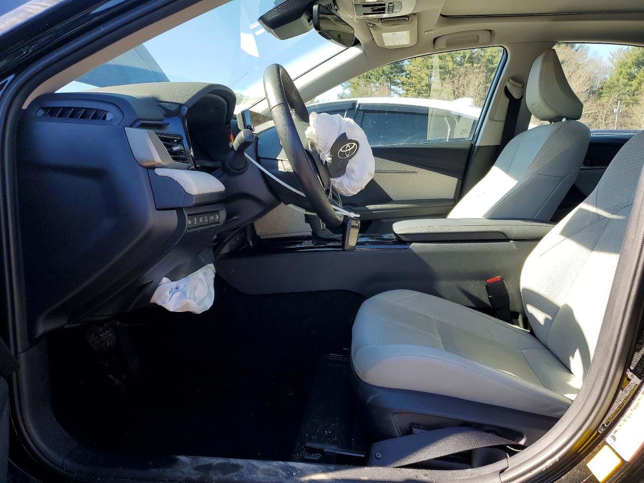 2025 TOYOTA CAMRY XLE photo 13