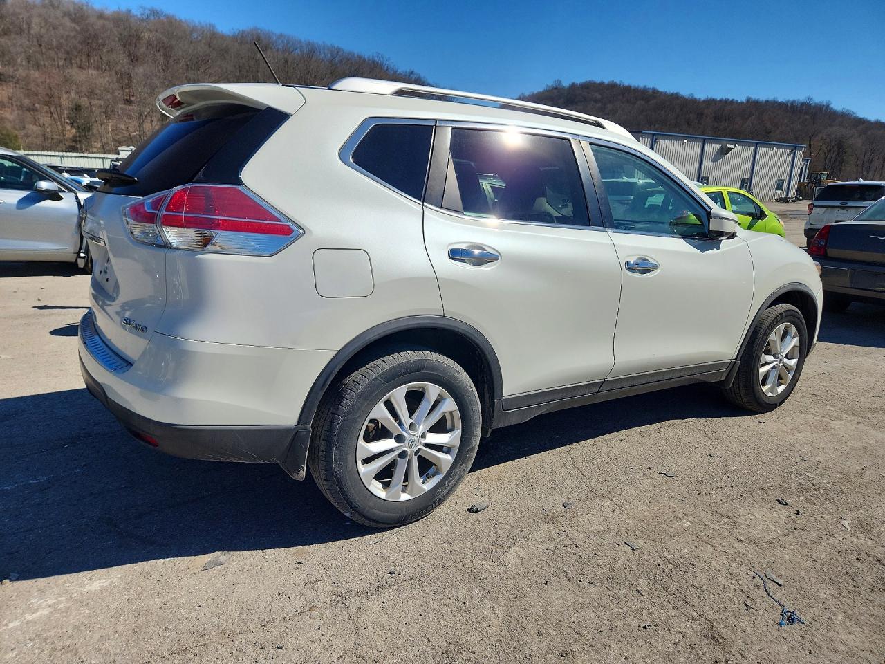 2016 NISSAN ROGUE SV photo 3