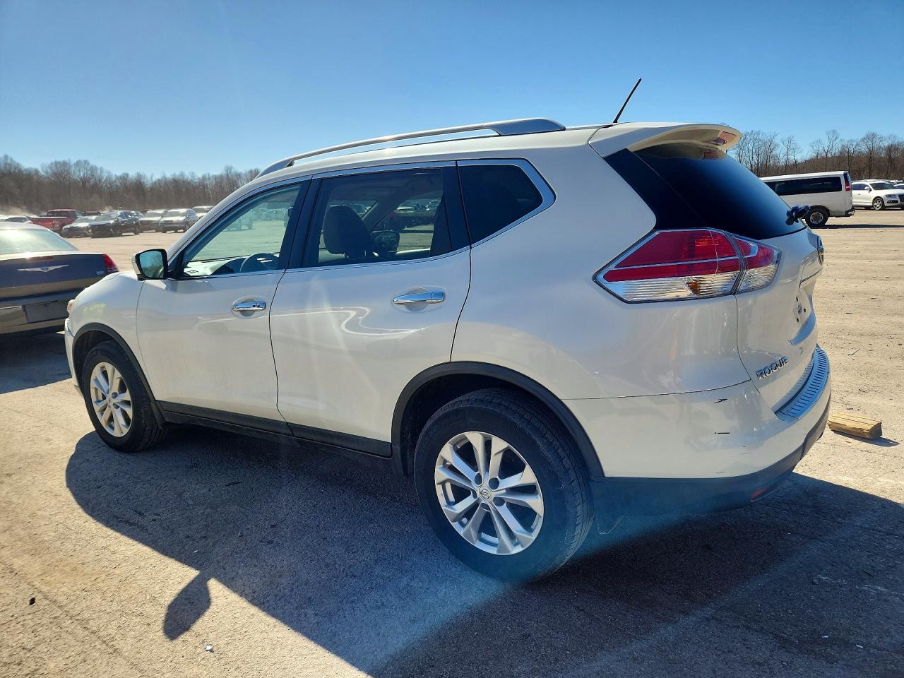 2016 NISSAN ROGUE SV photo 2