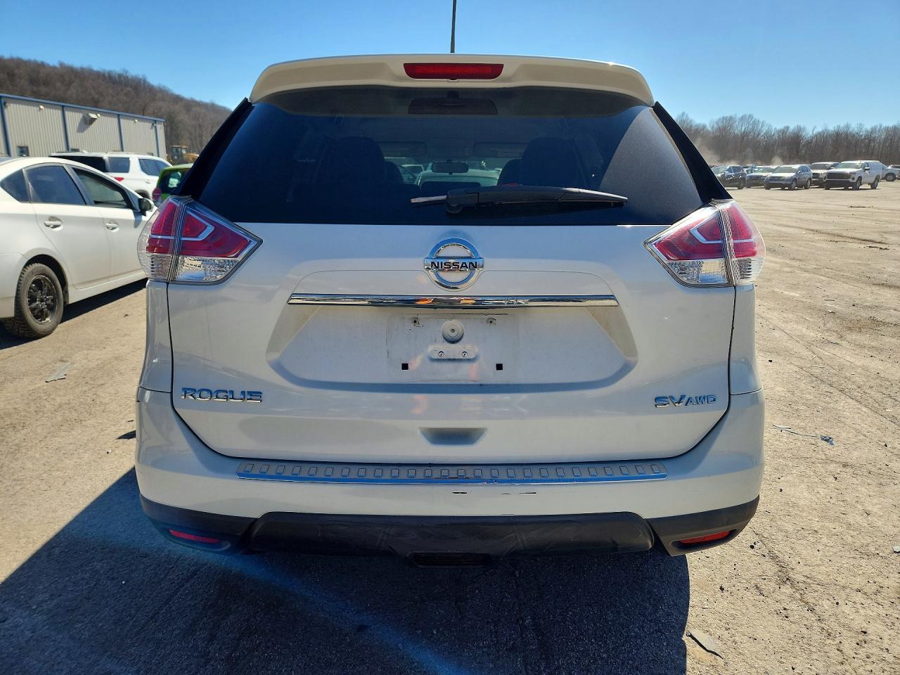 2016 NISSAN ROGUE SV photo 6