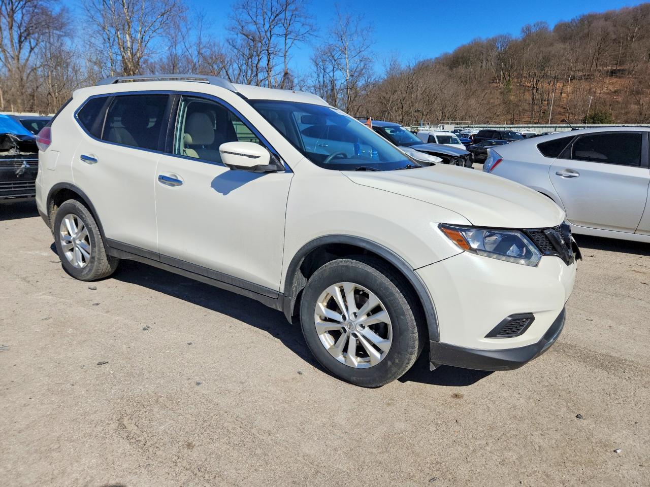 2016 NISSAN ROGUE SV photo 4