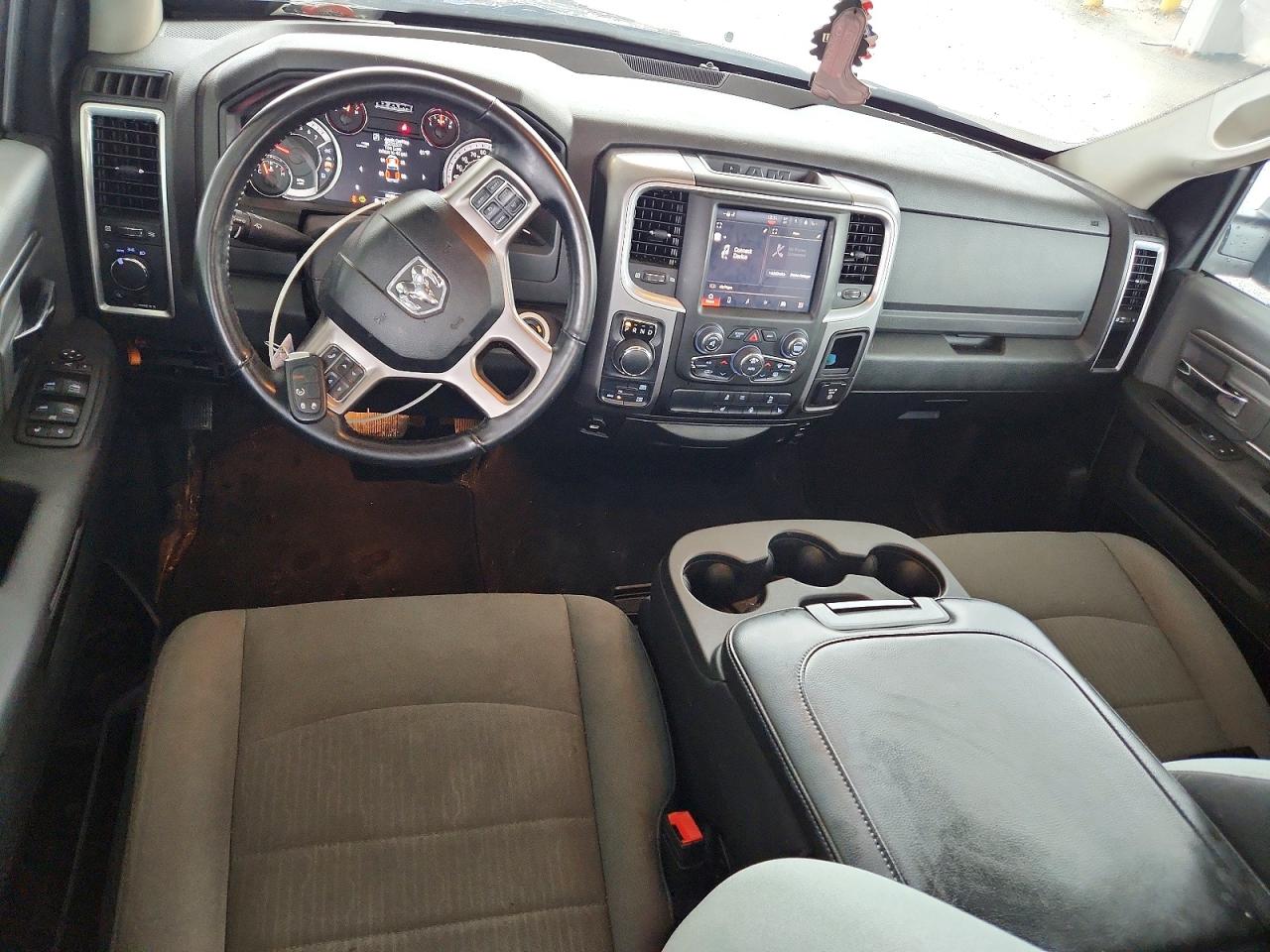 2022 RAM 1500 CLASSIC SLT photo 15