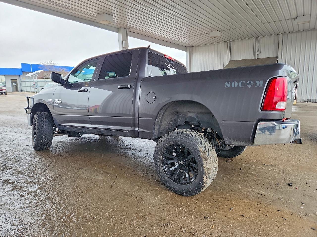 2022 RAM 1500 CLASSIC SLT photo 3