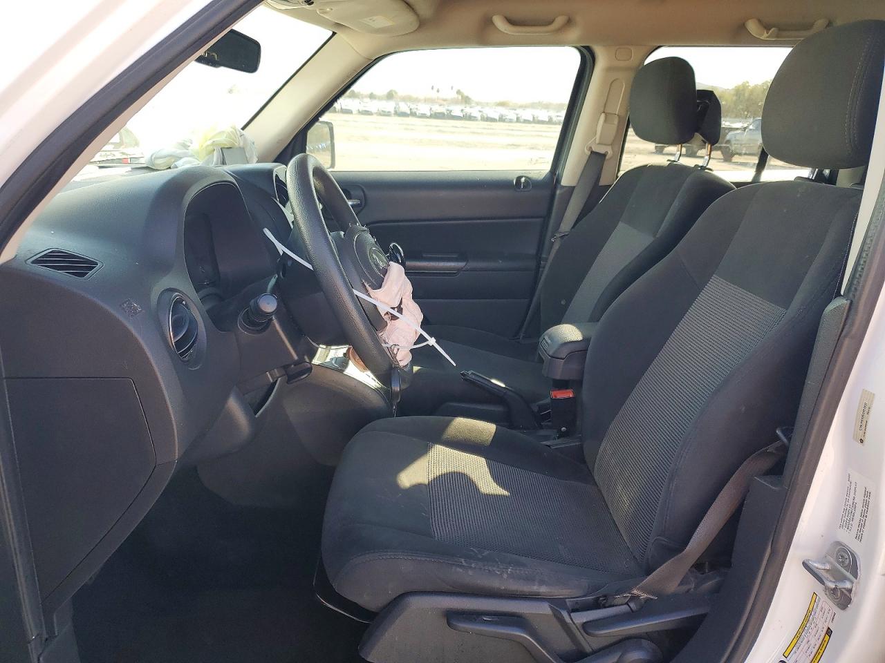 2014 JEEP PATRIOT SPORT photo 13