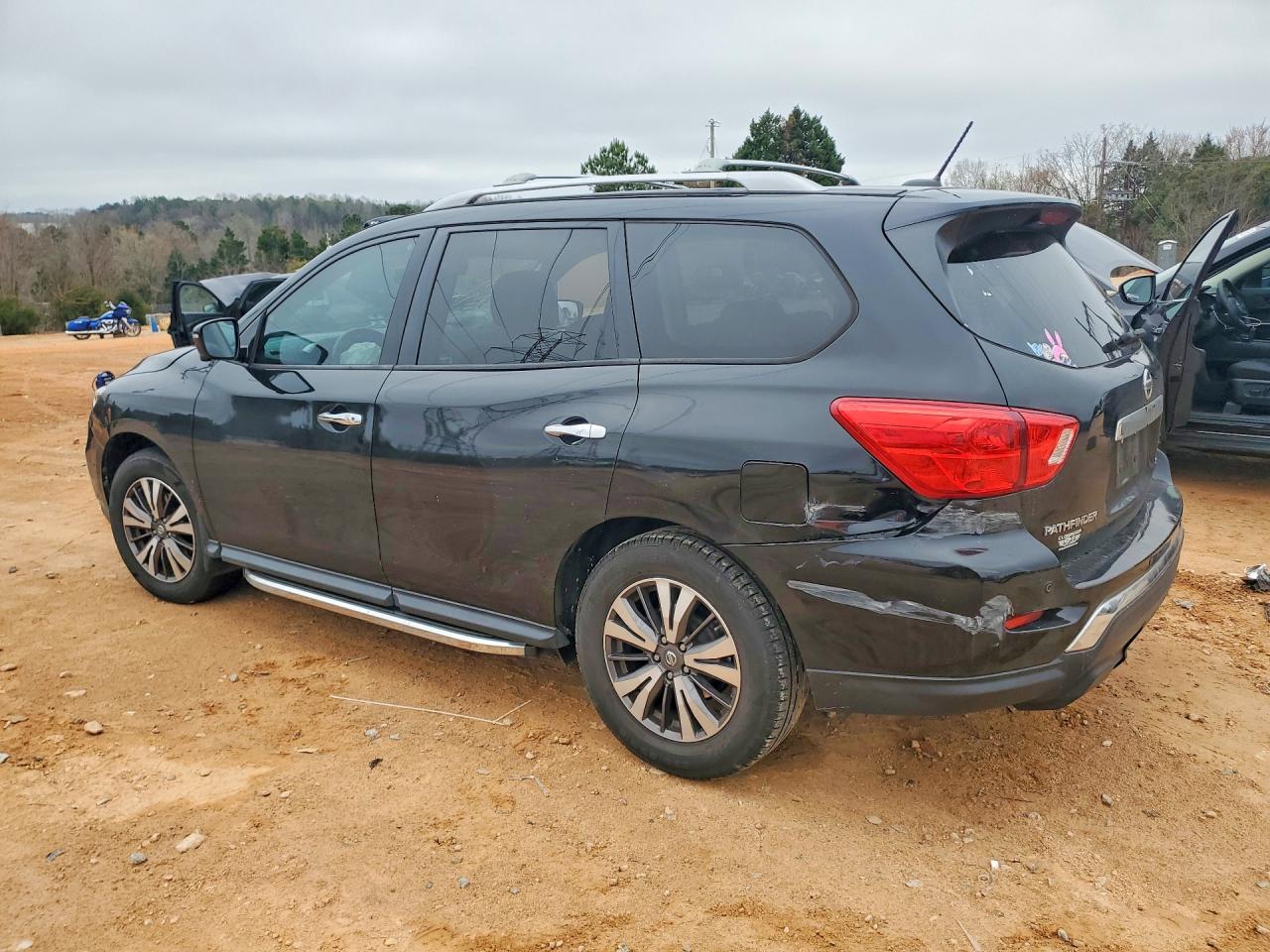 2017 NISSAN PATHFINDER SL photo 2