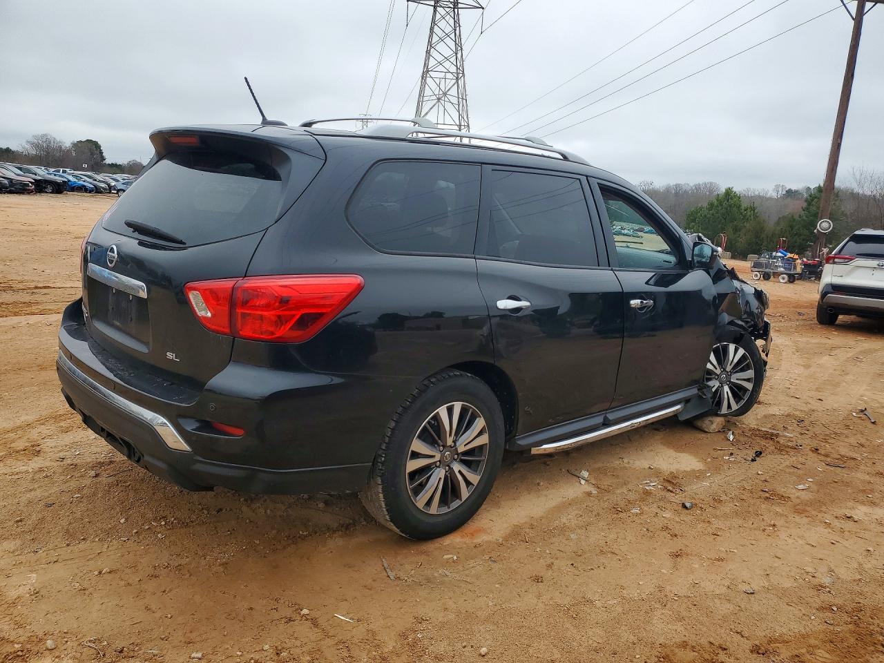 2017 NISSAN PATHFINDER SL photo 3