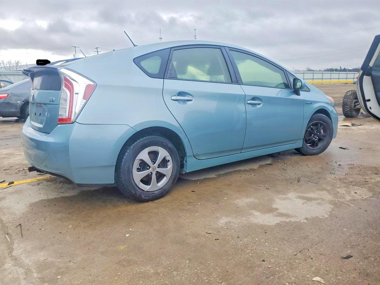 2013 TOYOTA PRIUS TWO photo 7
