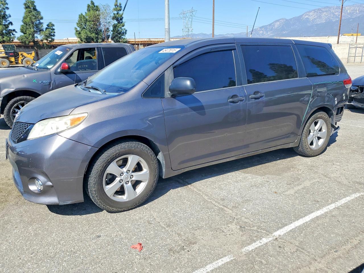 2013 TOYOTA SIENNA