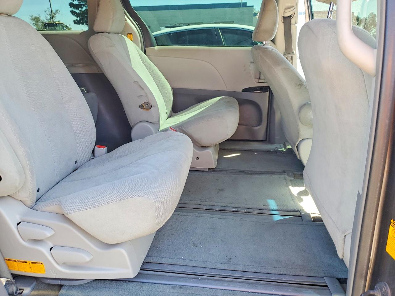 2013 TOYOTA SIENNA L 7-PASSENGER photo 11