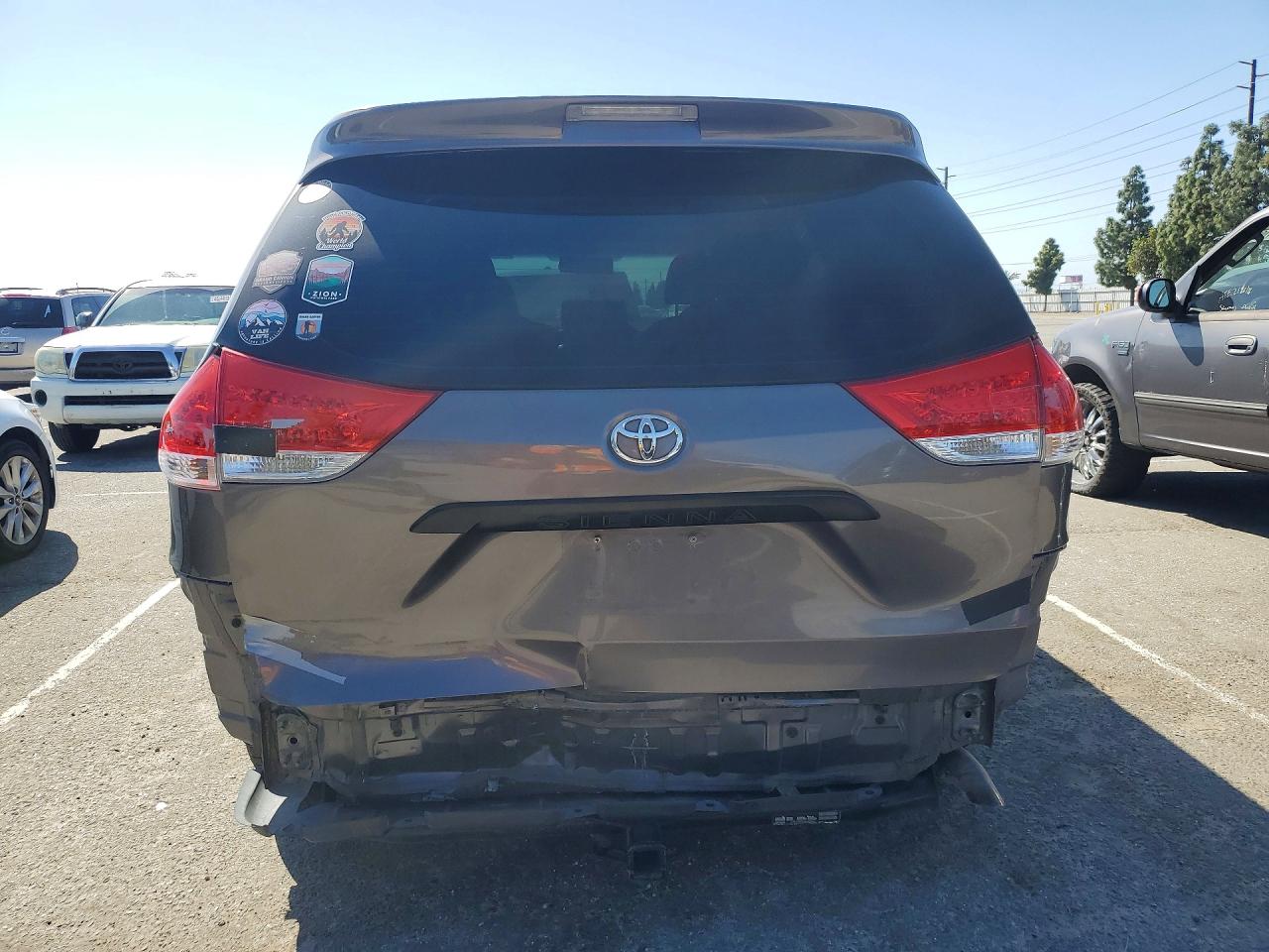 2013 TOYOTA SIENNA L 7-PASSENGER photo 6