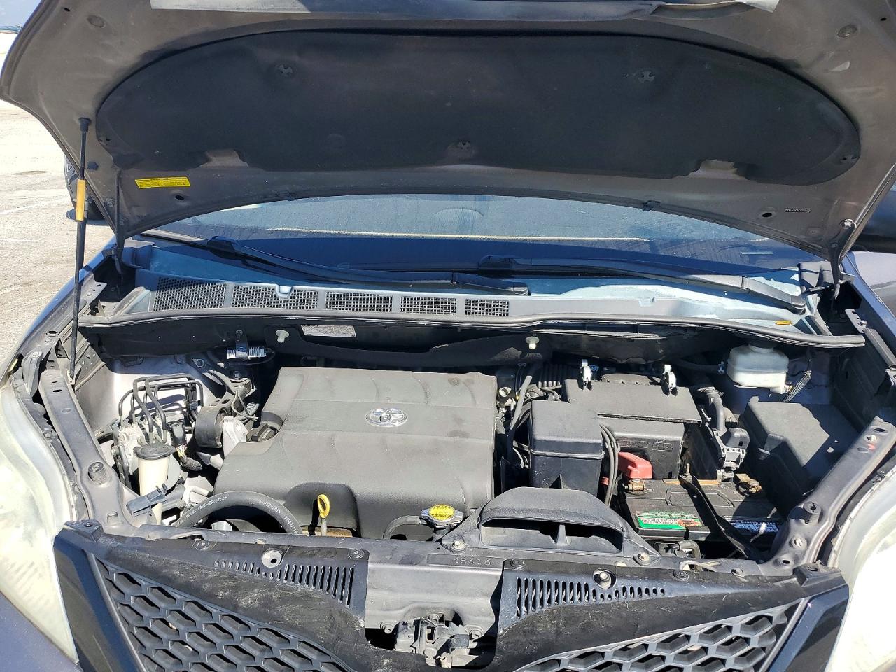 2013 TOYOTA SIENNA L 7-PASSENGER photo 12