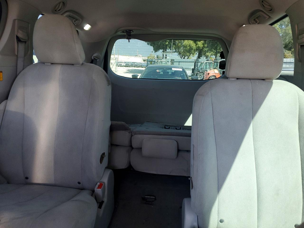 2013 TOYOTA SIENNA L 7-PASSENGER photo 10