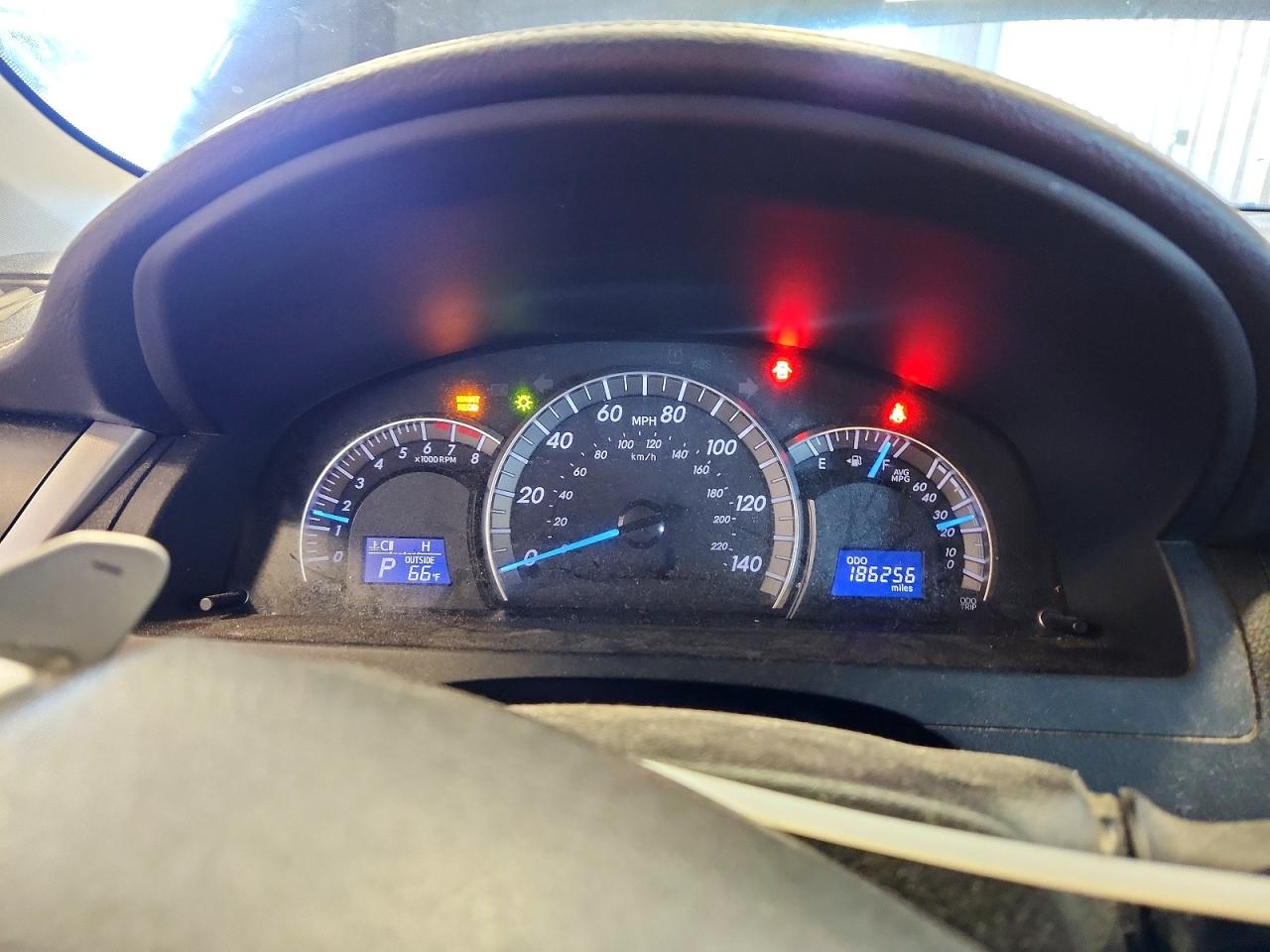 2014 TOYOTA CAMRY SE photo 9