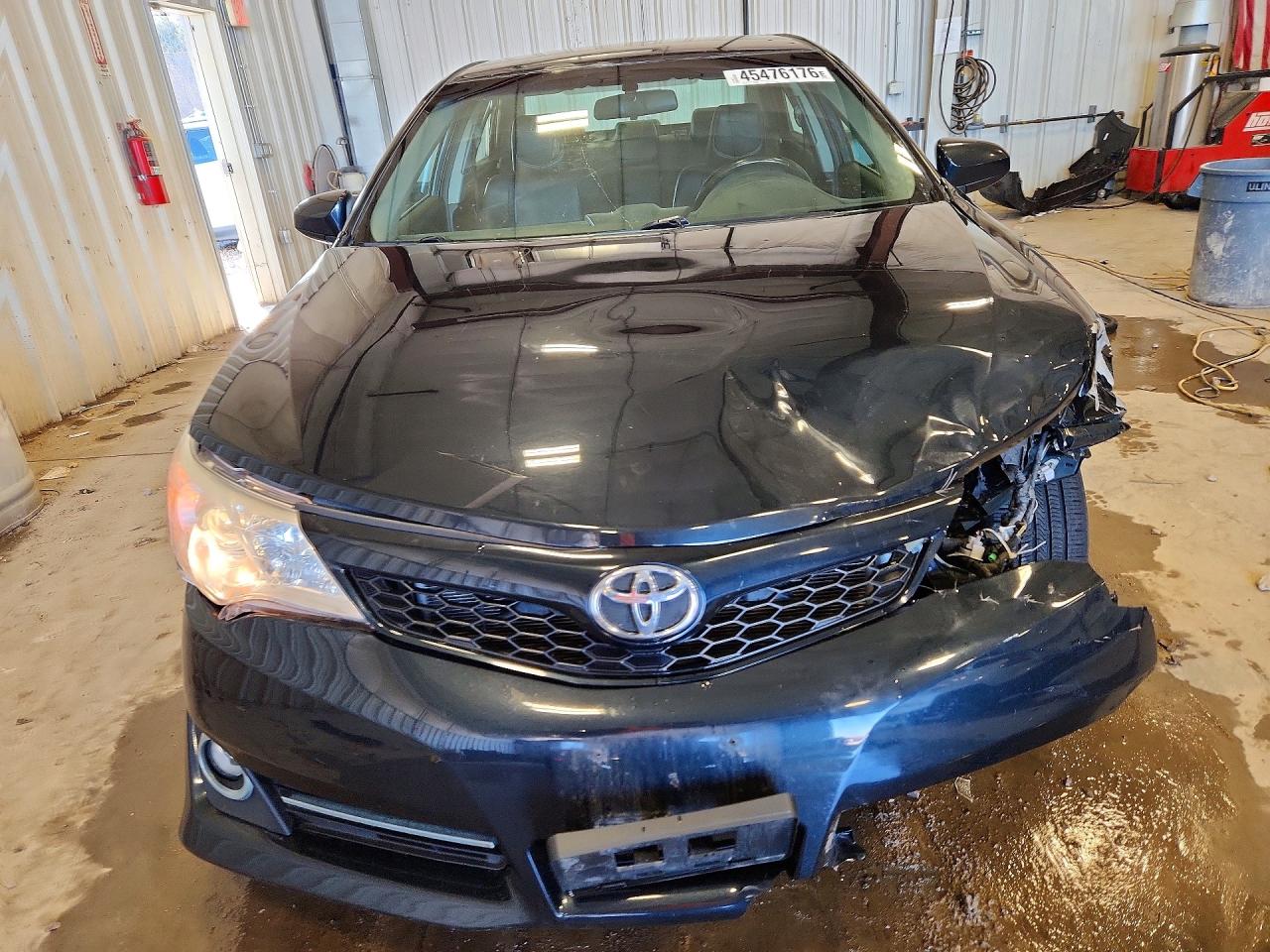 2014 TOYOTA CAMRY SE photo 5