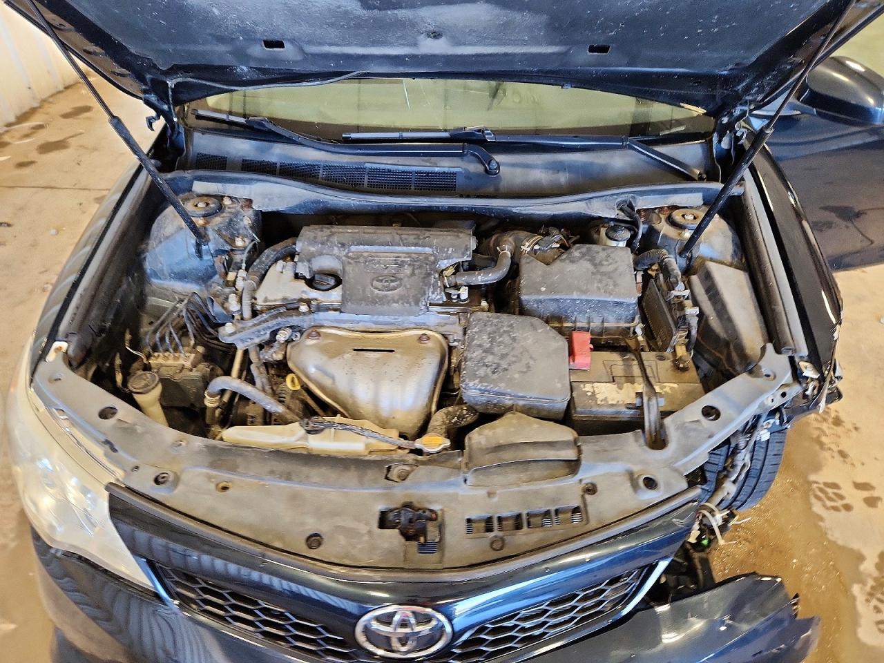 2014 TOYOTA CAMRY SE photo 11