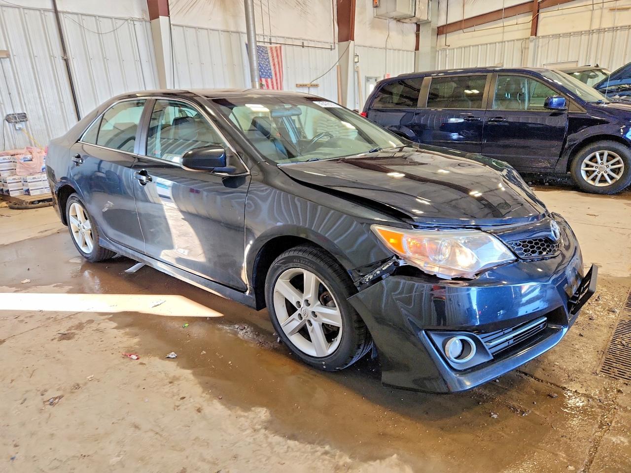 2014 TOYOTA CAMRY SE photo 4