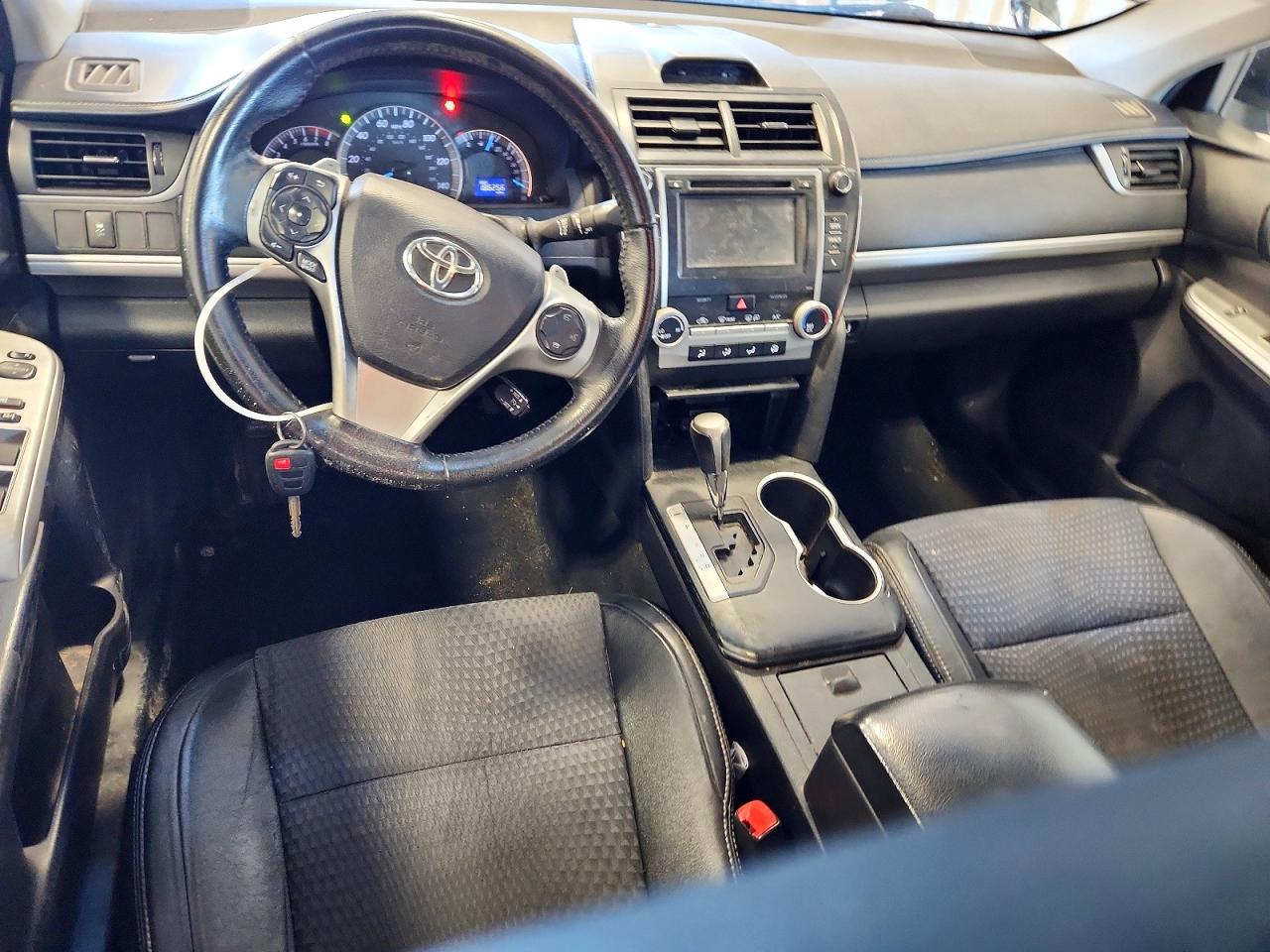 2014 TOYOTA CAMRY SE photo 8