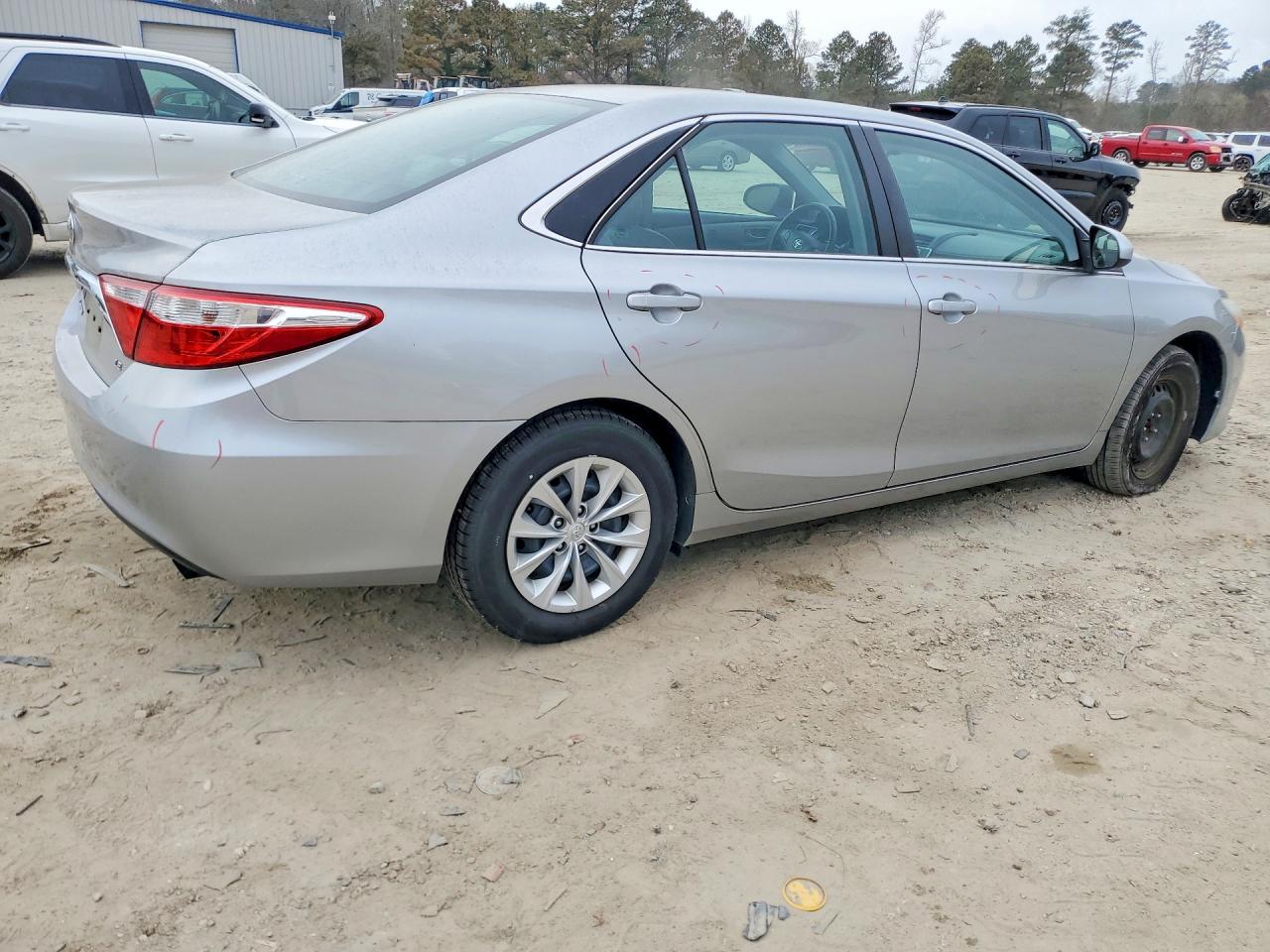 2017 TOYOTA CAMRY LE photo 5